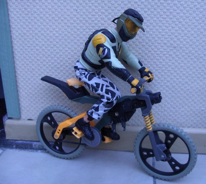 Actionman met mountainbike
