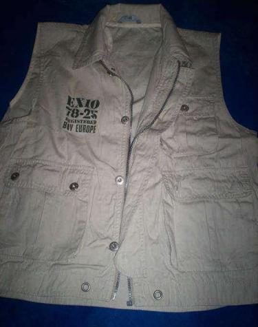 Mouwloos vest maat 140