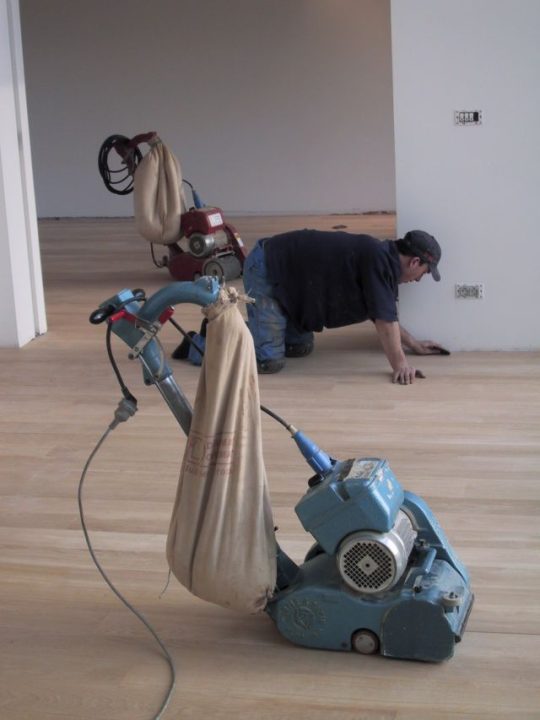 renovatie/plaatsing alle houten vloeren door zaakvoerder zelf .