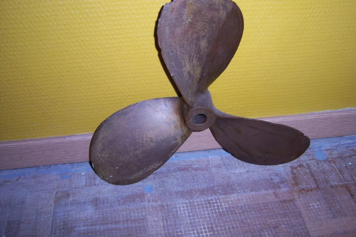 OUDE SCHEEPSSCHROEF
