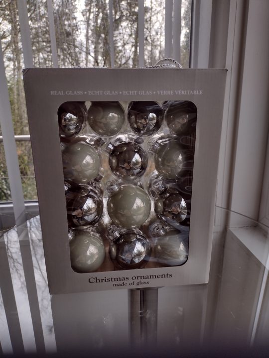 Set van 26 glazen kerstballen van House of Seasons