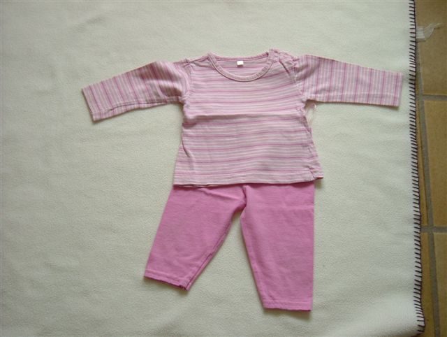  Roze gestreepte t-shirt + roze legging maat 68