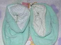 Groene babypantoffeltjjes