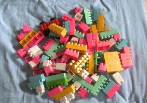zak met grote legoblokken