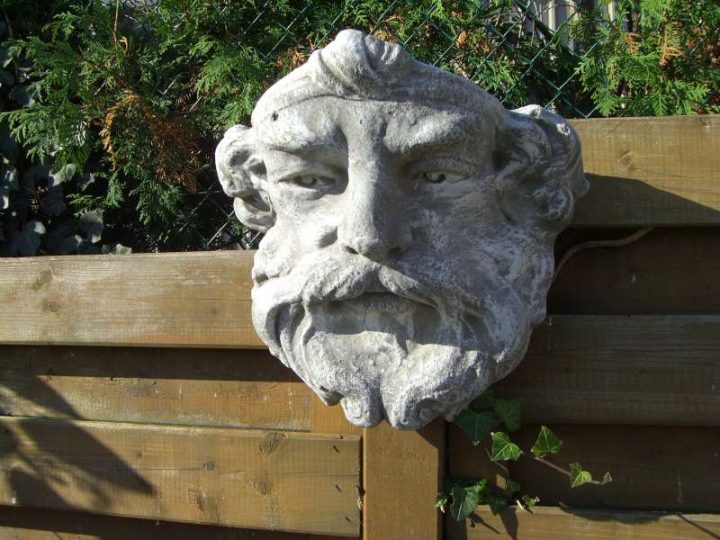 Tuinbeelden hangende bloempot 