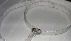 Dunne witte ceintuur (± 90 cm.)
