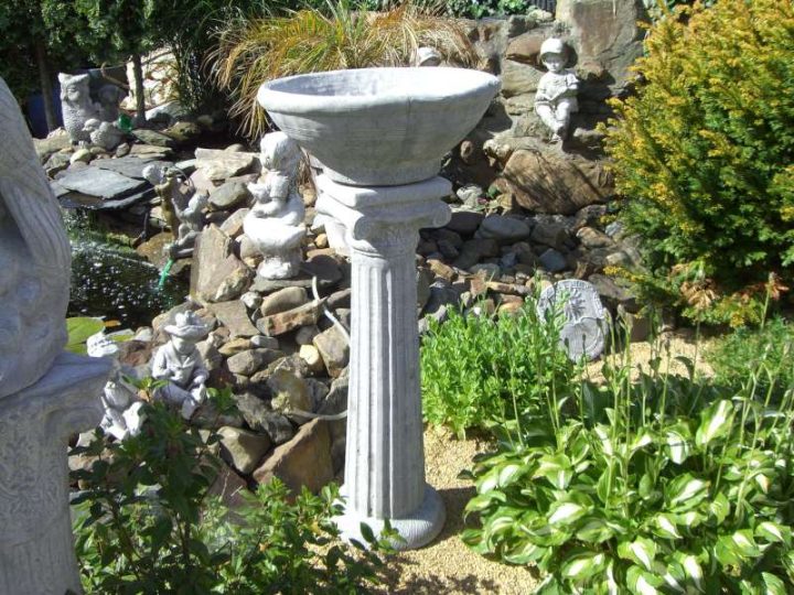 Tuinbeelden zuil+bloempot 