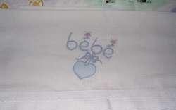 Wit lakentje met blauw hartje