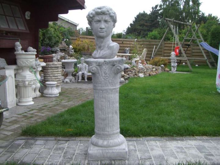 Tuinbeelden mannen hoofd 