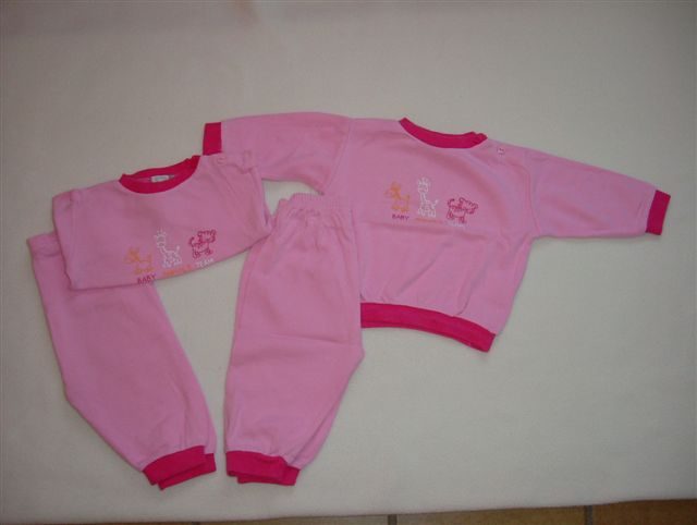 2 roze pyjama's, maat 80
