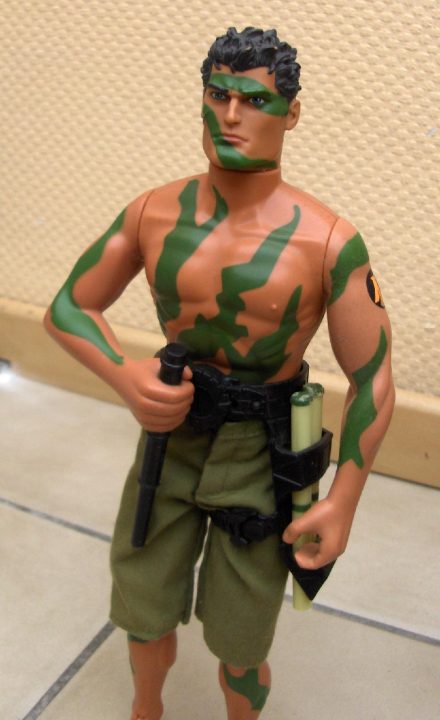Actionman met blaaspijp