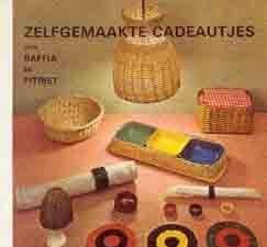 Zelfgemaakte cadeautjes van raffia en pitriet