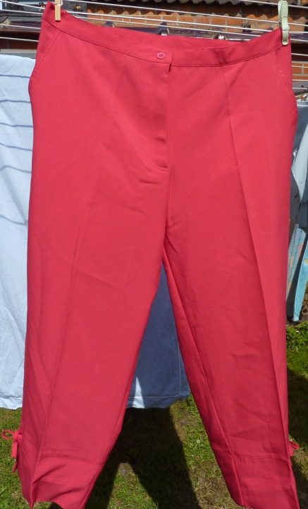 Rode broek maat 52 