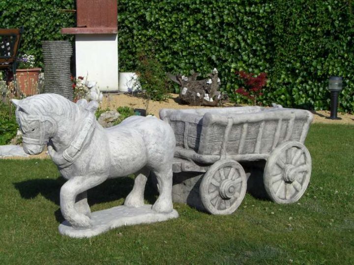 Betonnen Tuinbeelden Paard met kar (nieuw) 