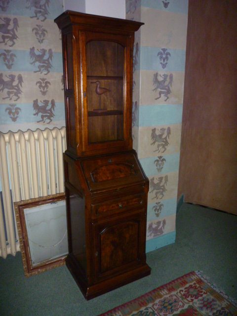 Hoge hall kast