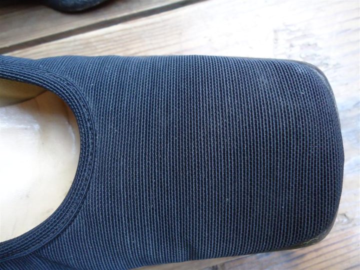 ZWARTE SCHOENEN MET BREDE HAK