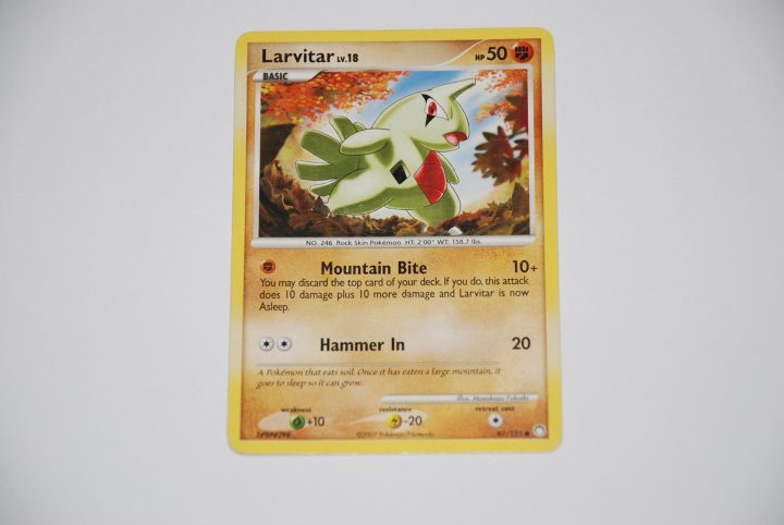 pokemon kaart larvitar lv 18