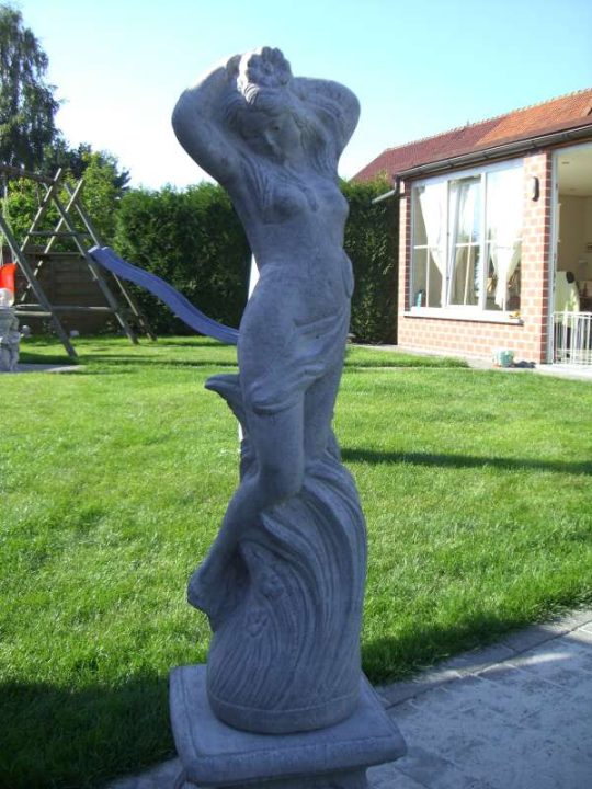 Tuinbeelden Griekse vrouw 