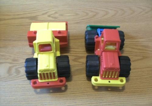 2 plastiek autootjes nieuw