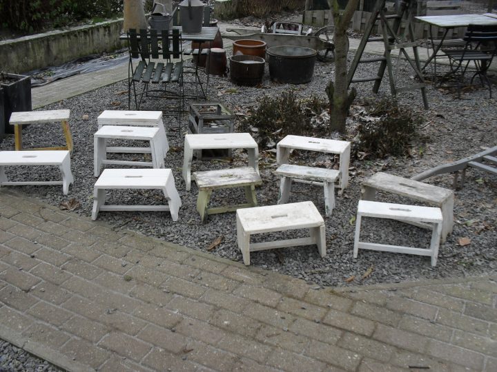 oude hongaarse voetenbankjes