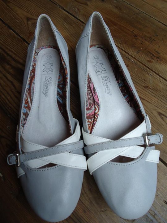 MOOIE NIEUWE PLATTE SCHOENEN