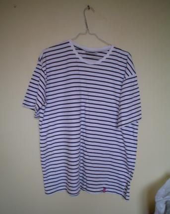 Zeer mooie t'shirt"Basics" nr5.weggeefprijs!!!!