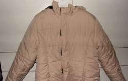 Beige winterjas met kap (maat 140)