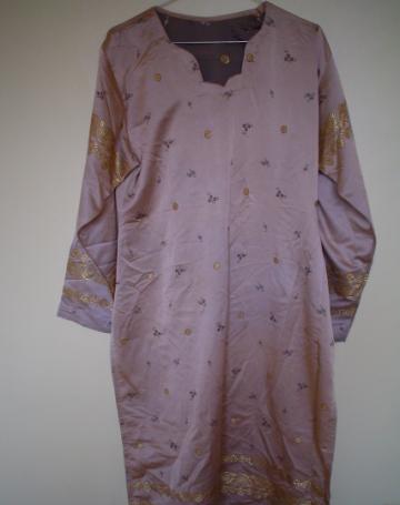 Zeer mooi tuniekkleedje. Weggeefprijs!!!!