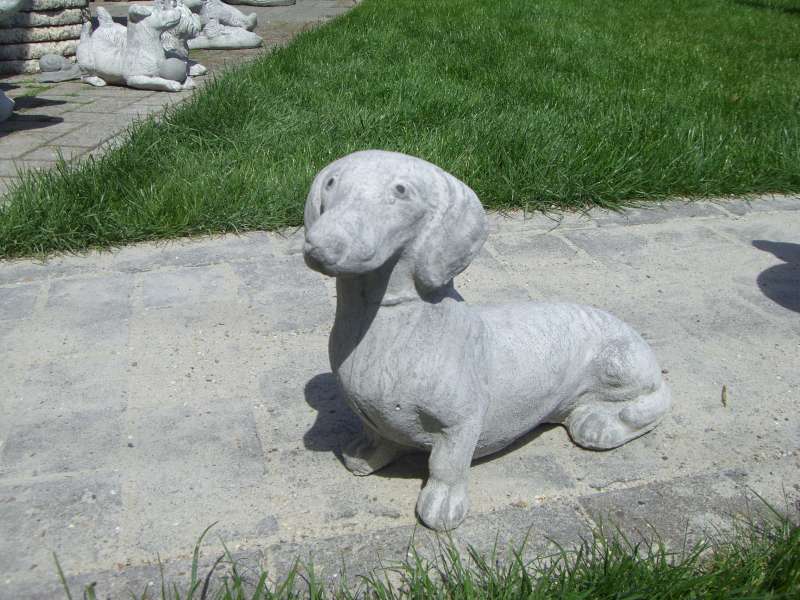 Tuinbeeld Tekkel hond 