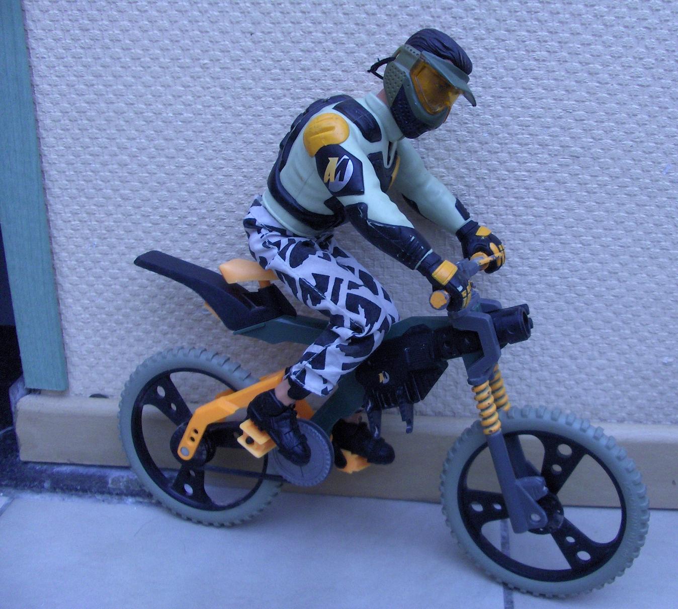 Actionman met mountainbike