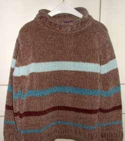 Bruine pull met blauwe strepen (8 jaar)
