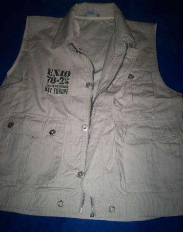 Mouwloos vest maat 140