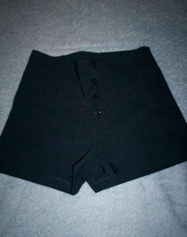 Kort donkerblauw shortje maat 122