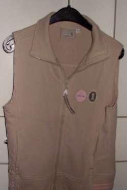 Beige mouwloos vestje (maat 140)