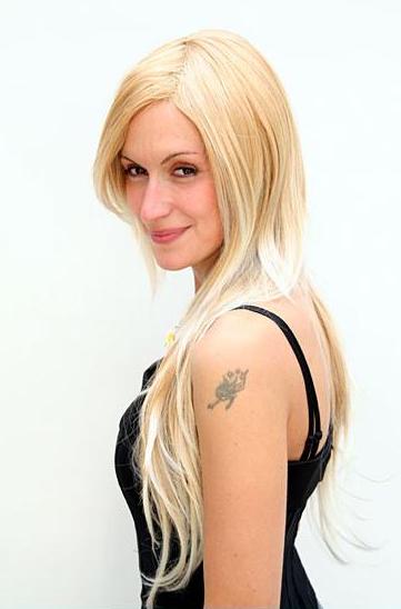 Prachtige ongedragen nieuwe pruik blond nr 29