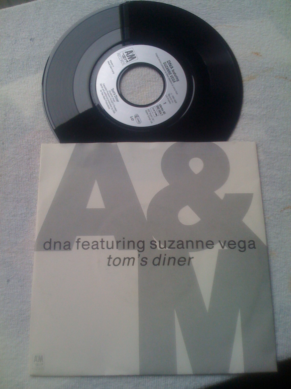 DNA & SUZANNE VEGA Tom's Diner