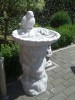 Foto 1 van Tuinbeelden Schelp op zuil voor vogels 