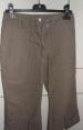 Foto 1 van Bruinachtige halflange broek met splitten vooraan