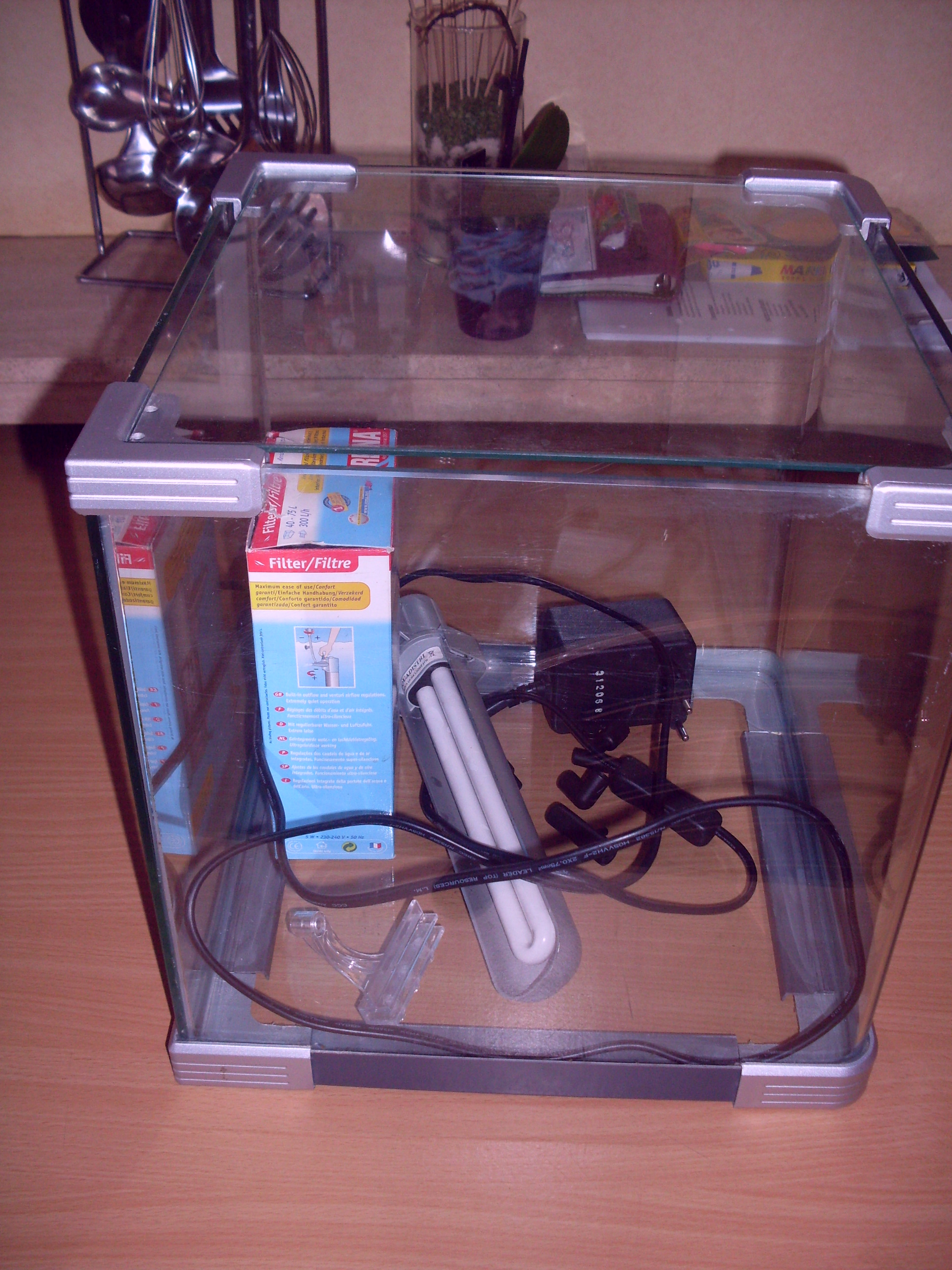 Klein aquarium 25L te koop