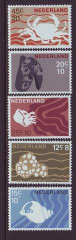 Nederland postfris nrs.845/49 
