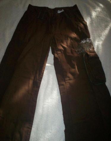Leuk zittende pantalon maat 27 voor meisje van 12 jaar