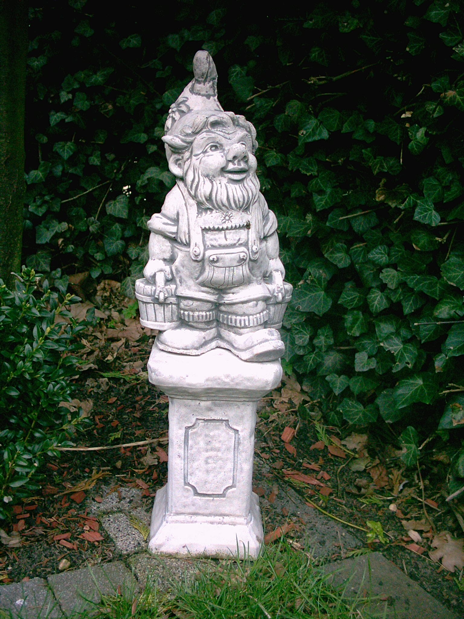 Tuinbeelden Kabouter op zuiltje 