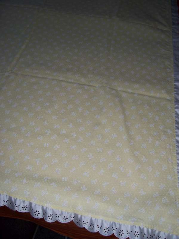 tafelkleed witte strikjes