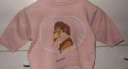 Sweater met leeuwenkoningtekening (maat 80).