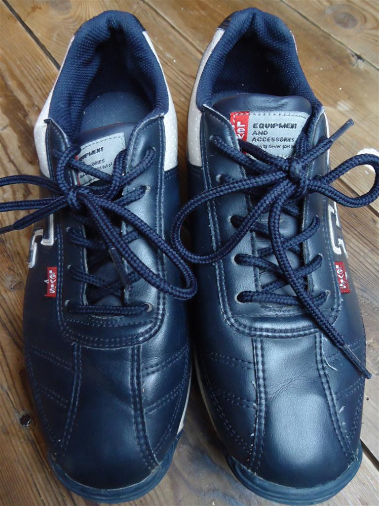 MOOIE SPORT SCHOENEN VAN LEVIS 