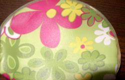 Groene geldbeugel met bloemen