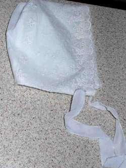 Wit fantasiemutsje voor baby