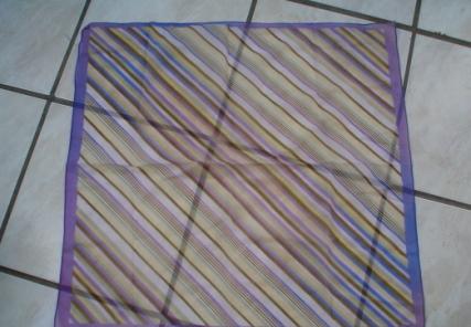 Zeer mooi sjaaltje. (Foulard) nr 89