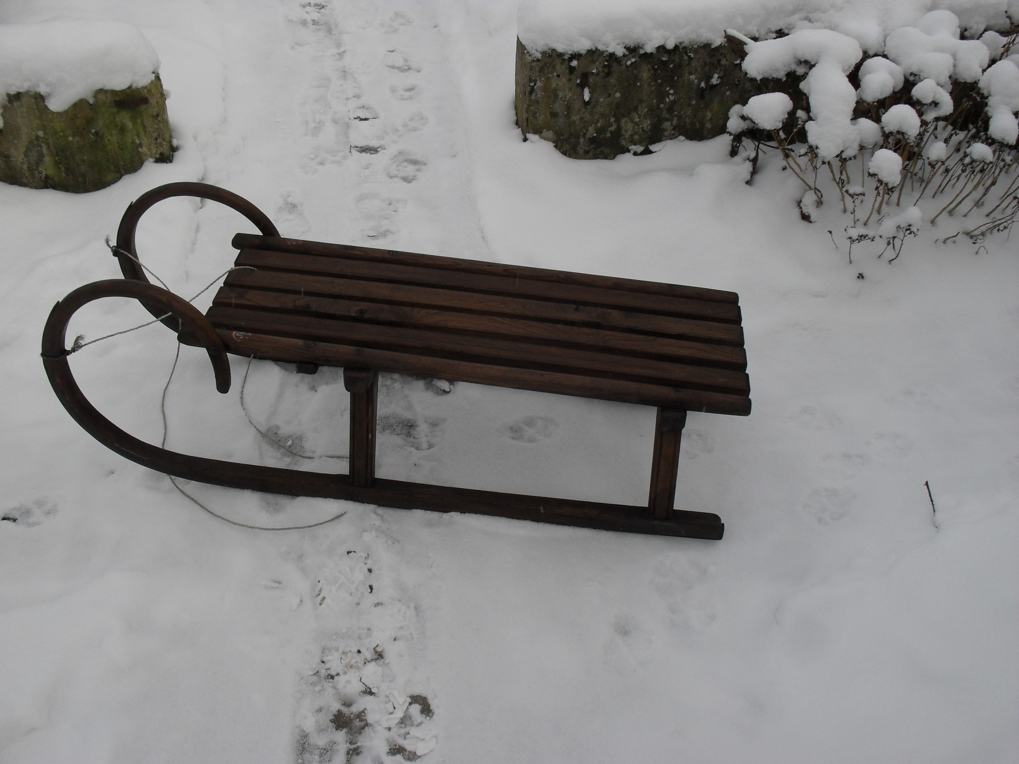 oude houten hongaarse krulslee 125 cm