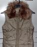 Foto 1 van Bruin-beige mouwloos vestje met pels